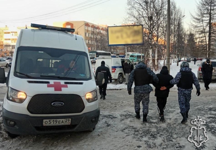 В Архангельске сотрудники Росгвардии задержали мужчину, напавшего с кинжалом на экипаж скорой помощи