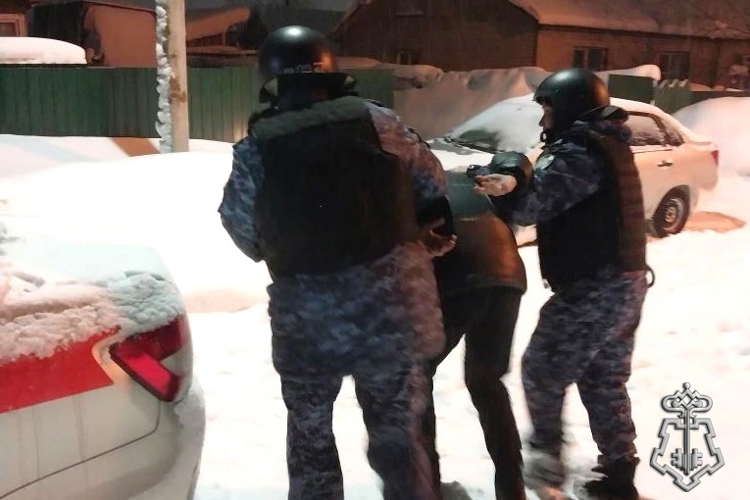 В Няндоме сотрудники Росгвардии задержали домушника, прятавшегося от них под кроватью