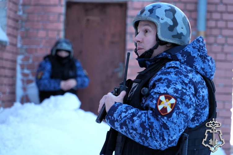 Северодвинский наряд Росгвардии по горячим следам задержал рецидивиста, подозреваемого в краже