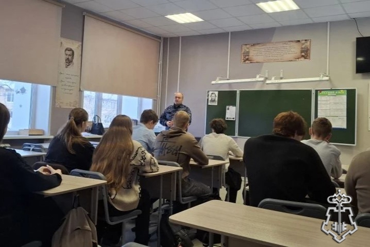 В Няндоме учащимся старших классов рассказали об учебных заведениях Росгвардии