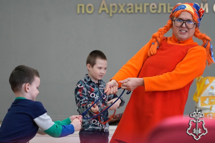 Дети сотрудников вневедомственной охраны Архангельской области получили награды из рук начальника Управления Росгвардии по Архангельской области.