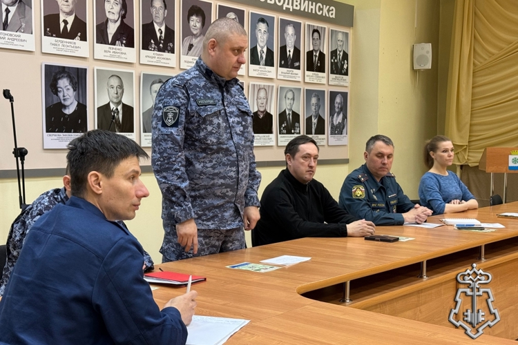 В Новодвинске в администрации городского округа с участием сотрудников местного филиала вневедомственной охраны Росгвардии прошло заседание комиссии по предупреждению чрезвычайных ситуаций и обеспечению пожарной безопасности.