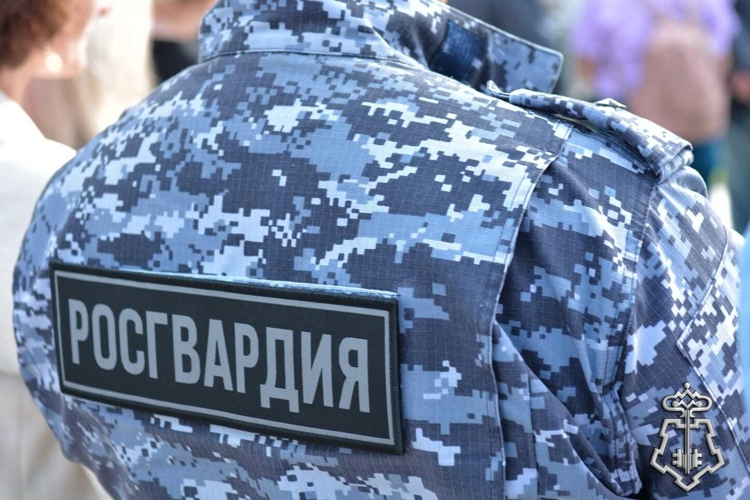 В Котласе сотрудники Росгвардии помогли вернуть домой страдающую потерей памяти пенсионерку
