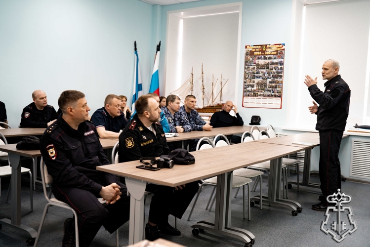 Инструкторы Росгвардии приняли участие в учебном сборе в Архангельске