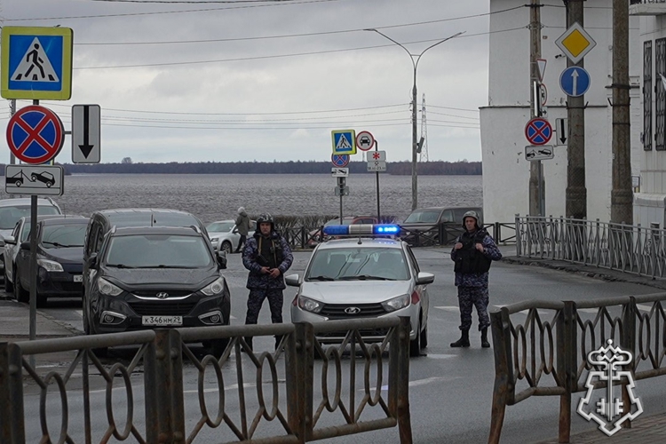 Cотрудники вневедомственной охраны Росгвардии приняли участие в пожарно-тактическом учении в Архангельске.