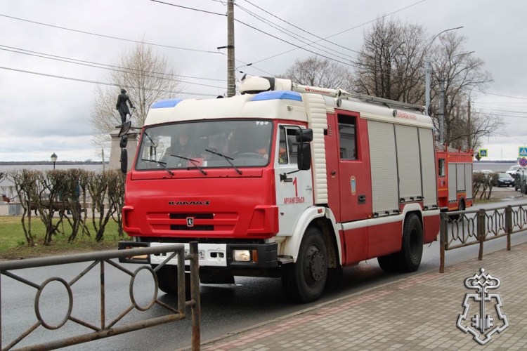 Cотрудники вневедомственной охраны Росгвардии приняли участие в пожарно-тактическом учении в Архангельске.