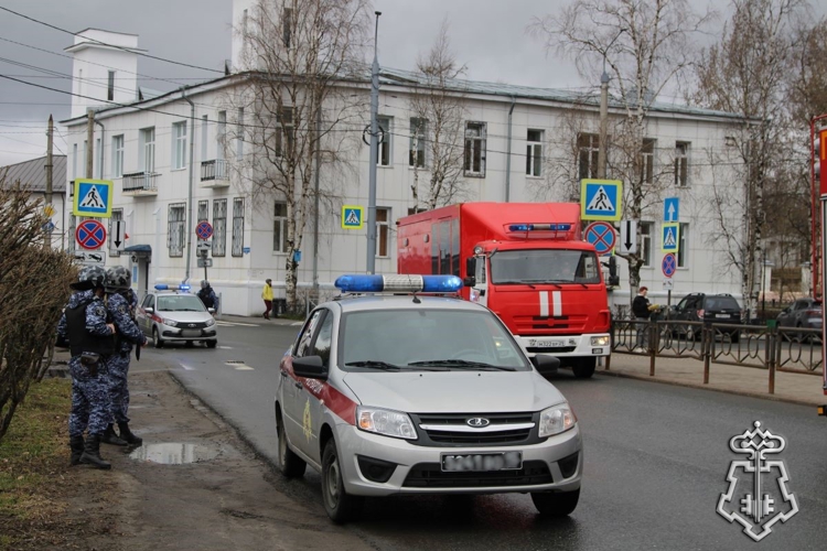 Cотрудники вневедомственной охраны Росгвардии приняли участие в пожарно-тактическом учении в Архангельске.