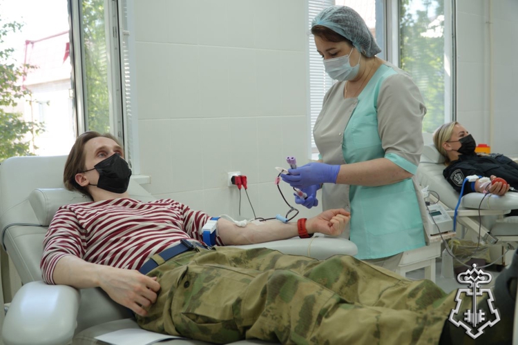 В Архангельске сотрудники и военнослужащие Росгвардии приняли участие во всероссийской донорской акции