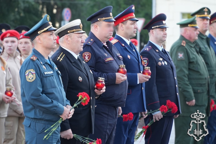 Представители Росгвардии присоединились к мероприятиям Дня памяти и скорби в Архангельске