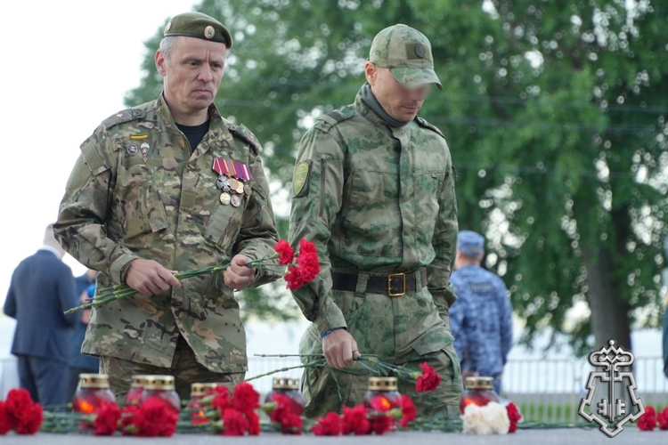 Представители Росгвардии присоединились к мероприятиям Дня памяти и скорби в Архангельске