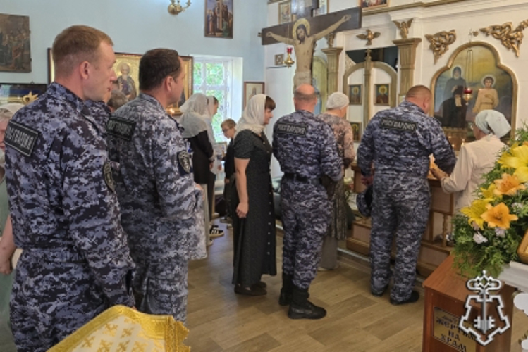 Сотрудники Вельского филиала УВО Росгвардии по Архангельской области приняли участие в праздничном богослужении