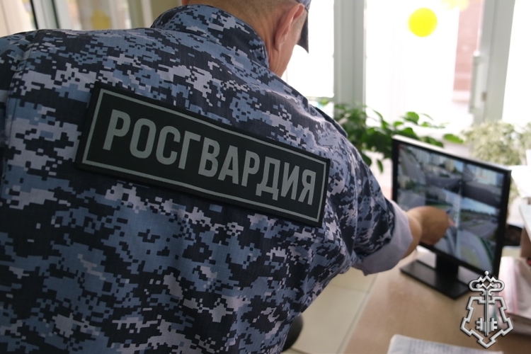 Наряд Росгвардии задержал в северодвинском ТЦ женщину, подозреваемую в краже кофе 