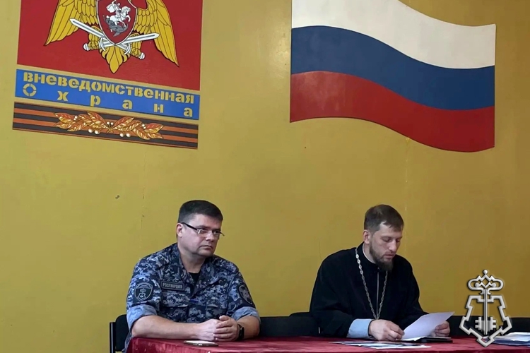 В Котласском филиале вневедомственной охраны Росгвардии прошла духовная беседа с настоятелем Богоявленского храма