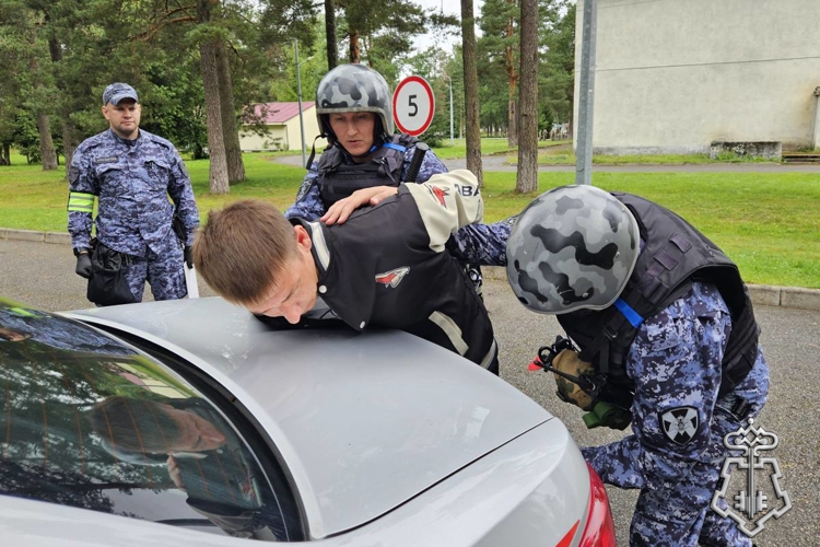 Команда УВО Росгвардии по Архангельской области стала второй на окружном этапе всероссийского конкурса профмастерства