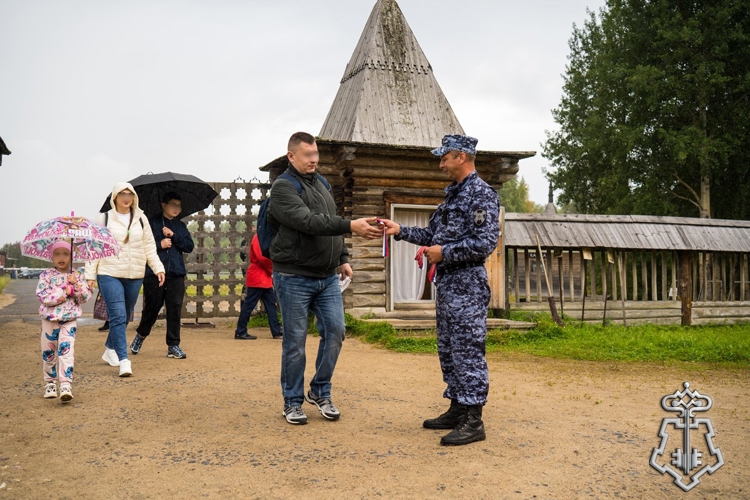 Патриотическую акцию провели сотрудники вневедомственной охраны Росгвардии по городу Архангельску
