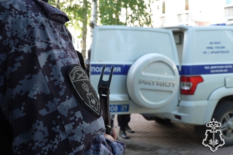 Сотрудники Росгвардии приняли участие в антитеррористических тренировках на объектах образования Архангельской области.