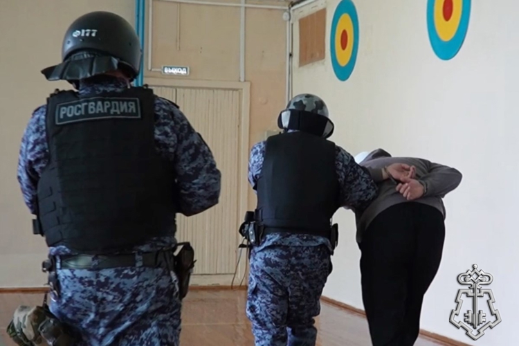 Сотрудники Росгвардии приняли участие в антитеррористических тренировках на объектах образования Архангельской области.