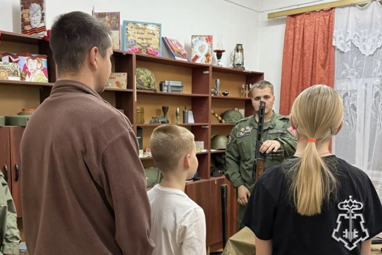 В Вельске сотрудник Росгвардии вместе с сыном принял участие в квесте, посвященном Дню отца