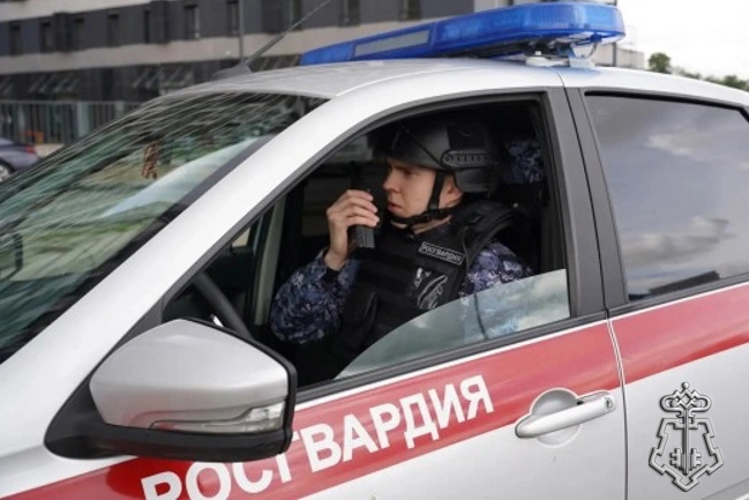 В Архангельске сотрудники Росгвардии задержали двух подозреваемых в хищении спиртного